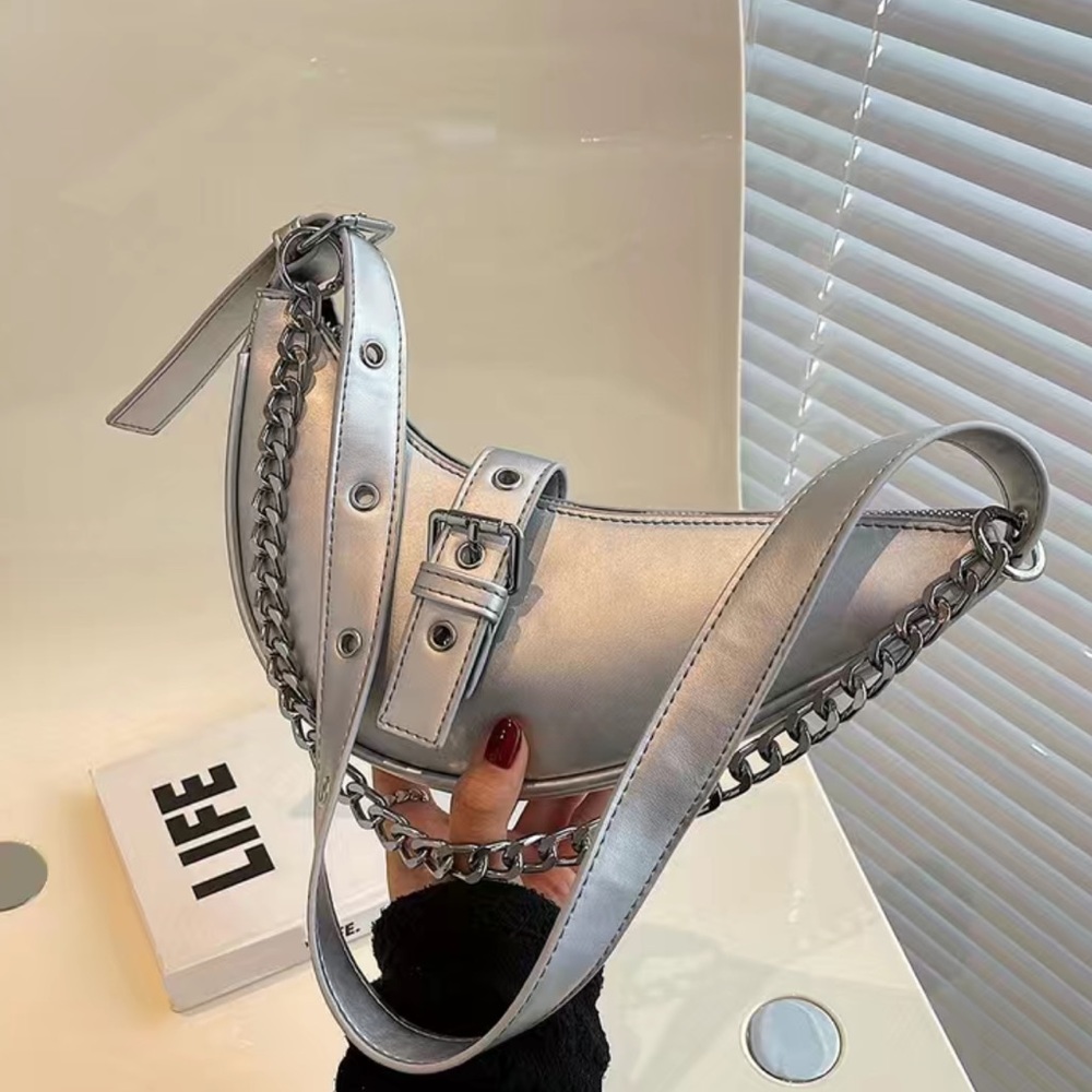 ‘Shiner’ Silver Handbag. Trending this summer 2023. Pop out with her! - Picture 1 of 2